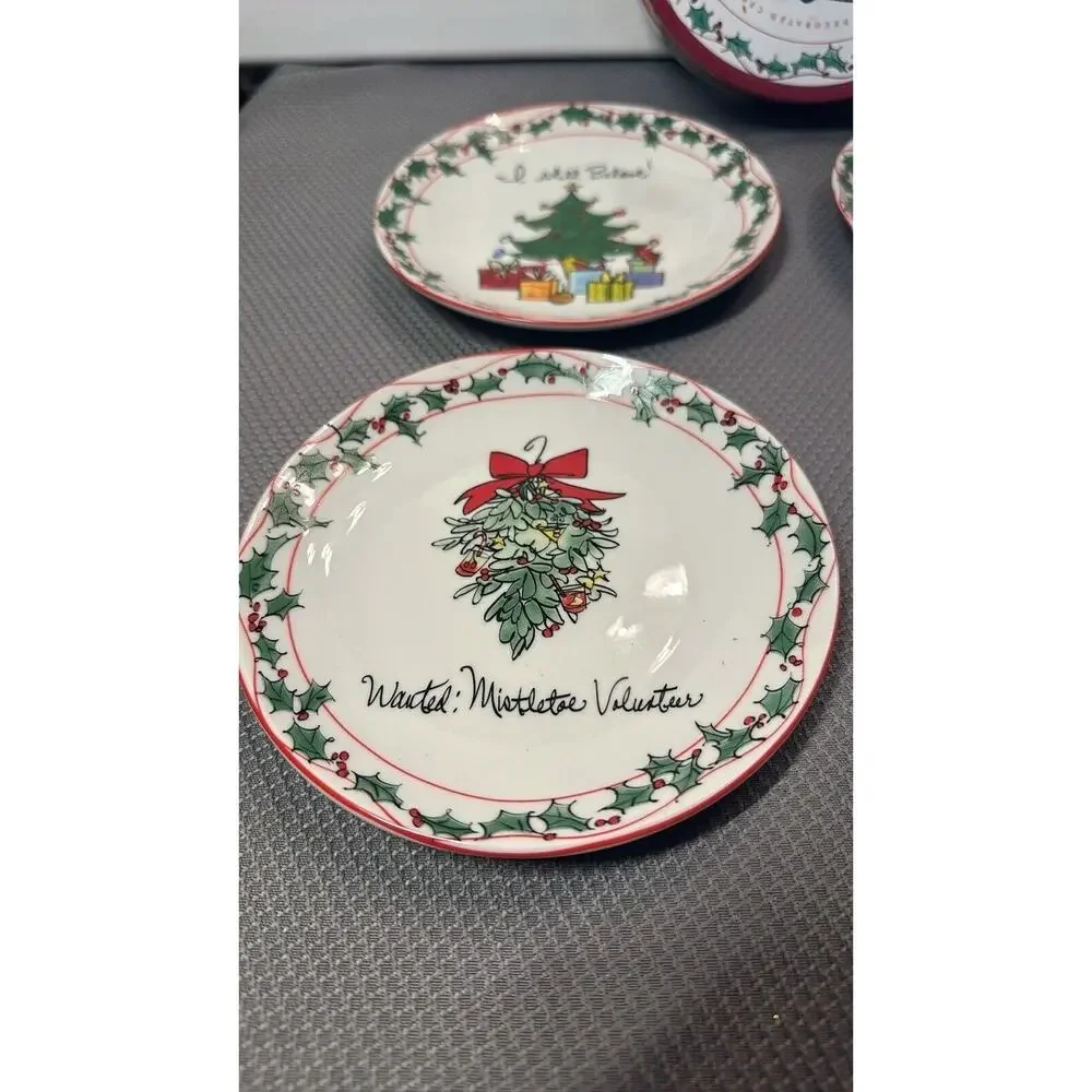 Set of 4 Certified International Ceramic Canapé Christmas plates 1 w/chip**